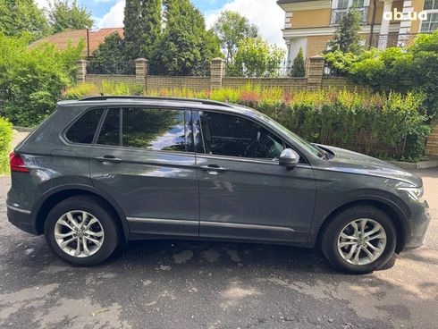 Volkswagen Tiguan 2021 серый - фото 11