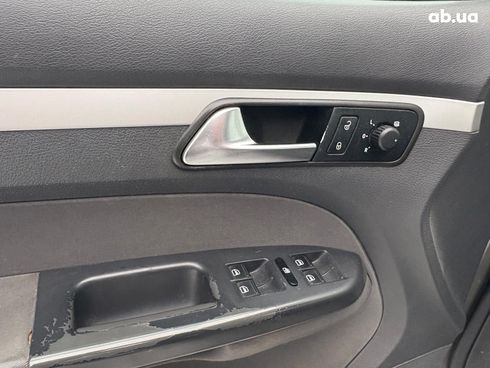 Volkswagen Touran 2011 серый - фото 17