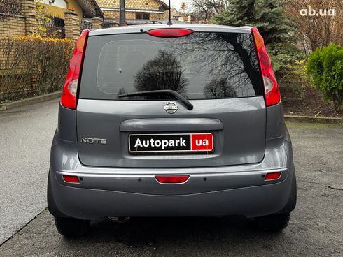Nissan Note 2008 серый - фото 9