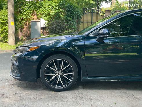 Toyota Camry 2021 синий - фото 11