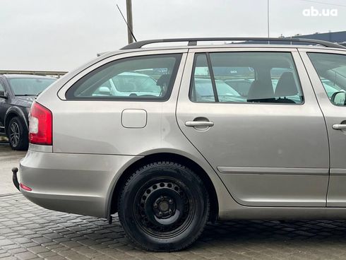 Skoda Octavia 2010 серый - фото 8