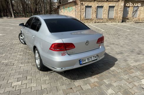 Volkswagen Passat 2011 серый - фото 4