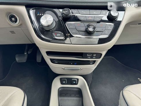 Chrysler Pacifica 2017 - фото 17