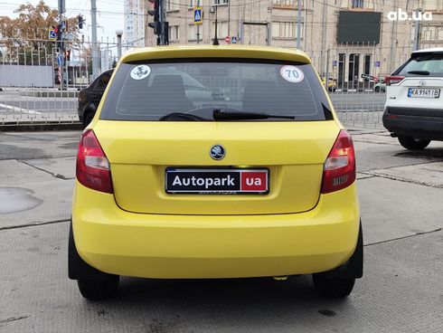 Skoda Fabia 2008 желтый - фото 21