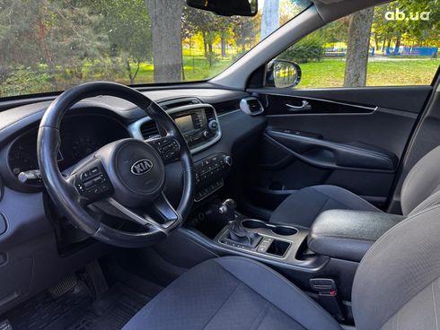 Kia Sorento 2016 серый - фото 19