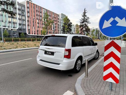 Chrysler town&country 2016 - фото 22