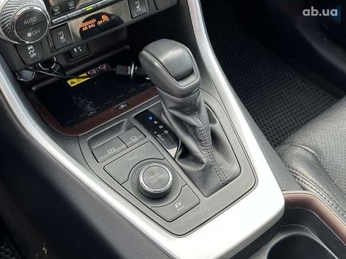 Toyota RAV4 2019 - фото 29