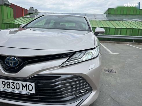 Toyota Camry 2019 - фото 9