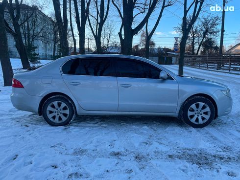 Skoda Superb 2012 серый - фото 6