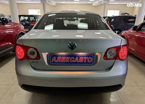 Volkswagen Jetta 2006 серебристый - фото 3