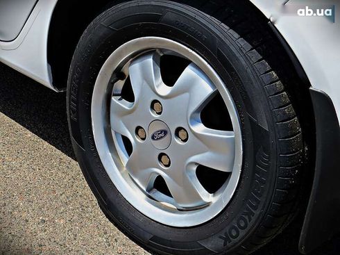 Ford Fiesta 2011 - фото 5
