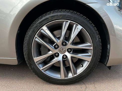 Lexus IS 2017 - фото 8