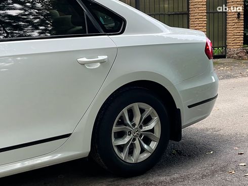 Volkswagen Passat 2016 белый - фото 12
