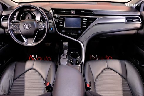 Toyota Camry 2019 серый - фото 7