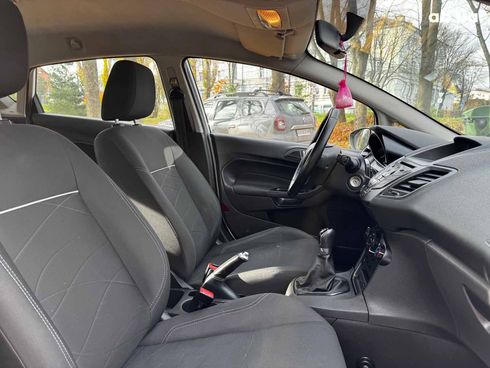 Ford Fiesta 2017 белый - фото 30