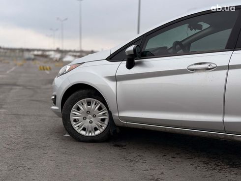 Ford Fiesta 2019 серый - фото 12