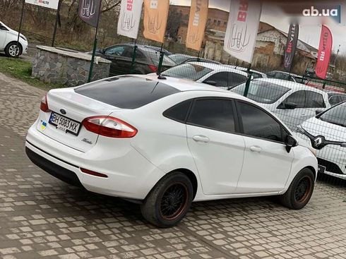 Ford Fiesta 2015 - фото 15