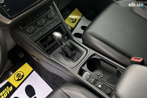 Volkswagen Touran 2019 - фото 24