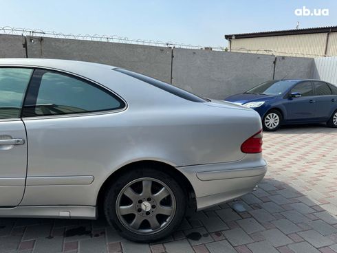 Mercedes-Benz CLK-Класс 2000 серый - фото 9