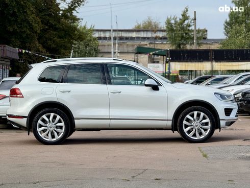 Volkswagen Touareg 2016 белый - фото 6