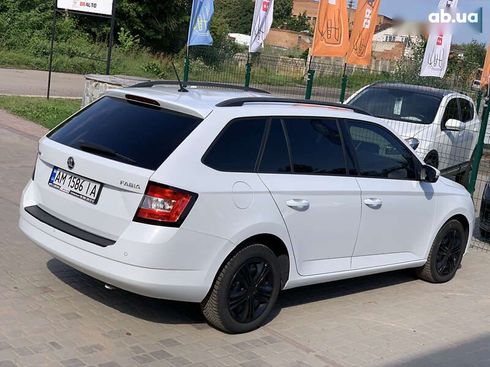 Skoda Fabia 2017 - фото 15