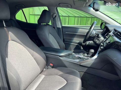 Toyota Camry 2019 - фото 26
