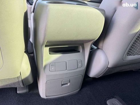 Kia Carnival 2016 - фото 21