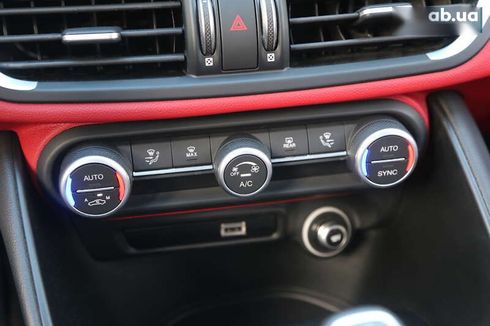 Alfa Romeo Giulia 2020 - фото 18