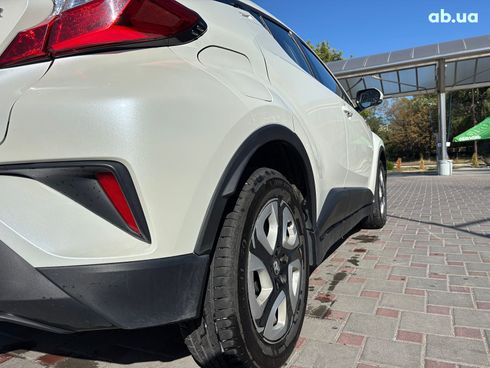 Toyota C-HR 2020 белый - фото 11