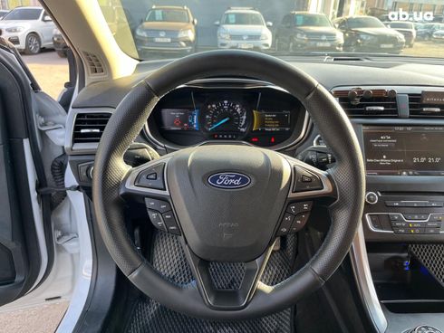 Ford Fusion 2018 белый - фото 29