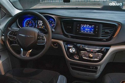 Chrysler Pacifica 2017 - фото 13