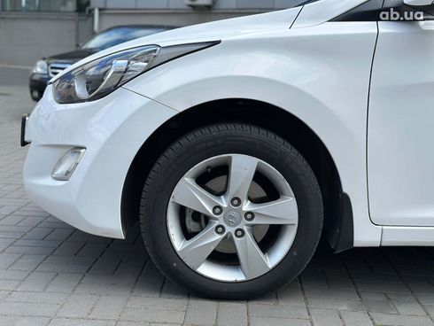Hyundai Elantra 2013 белый - фото 11