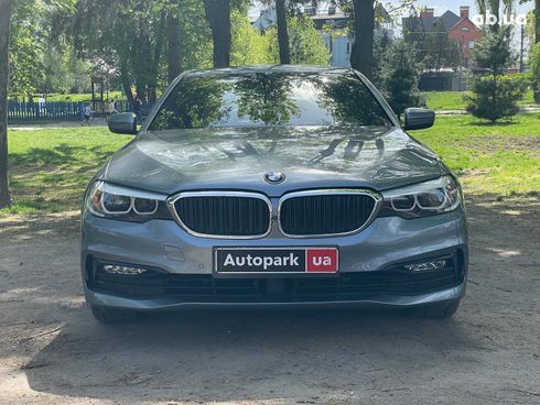 BMW 5 серия 2018 серый - фото 2