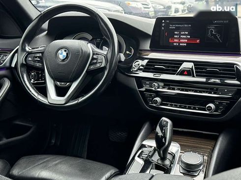 BMW 5 серия 2017 - фото 30