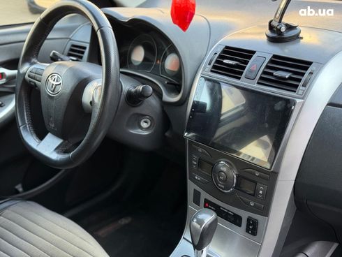 Toyota Corolla 2010 белый - фото 17