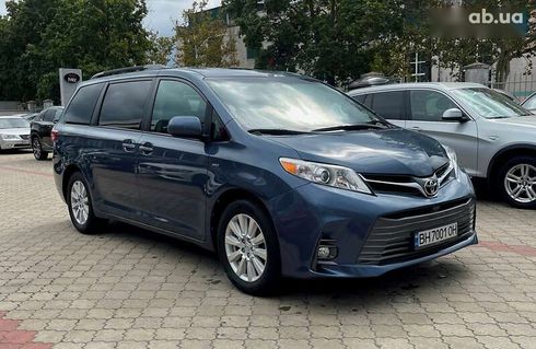 Toyota Sienna 2017 - фото 4