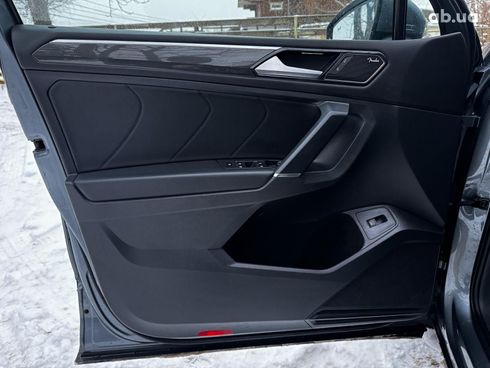 Volkswagen Tiguan 2017 серый - фото 16