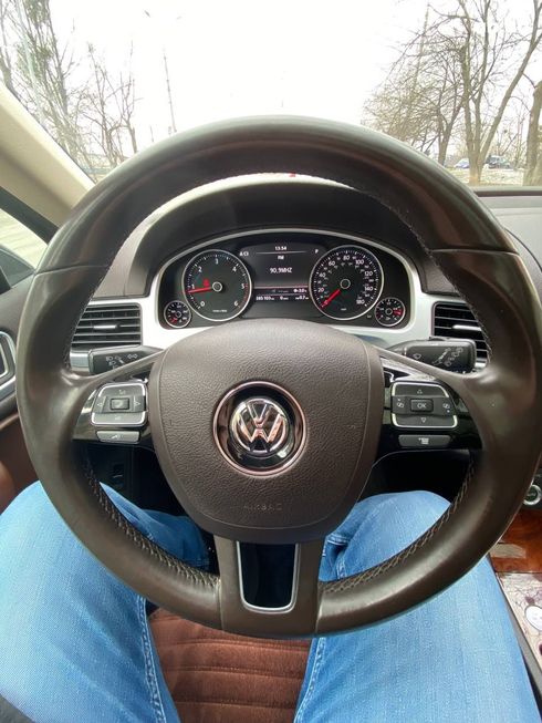 Volkswagen Touareg 2012 черный - фото 18