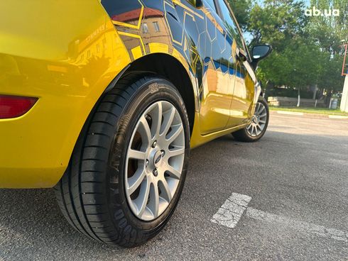 Ford Fiesta 2014 желтый - фото 15