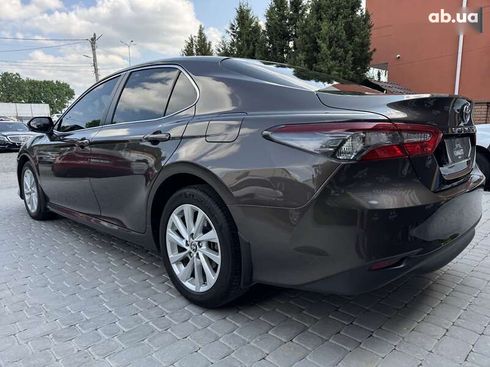 Toyota Camry 2021 - фото 11