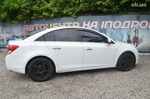 Chevrolet Cruze 2011 белый - фото 6