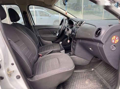Renault Sandero 2021 - фото 10