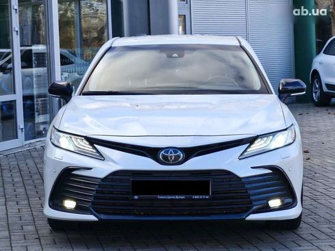 Toyota Camry 2021 - фото 2