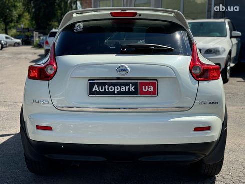 Nissan Juke 2011 белый - фото 9