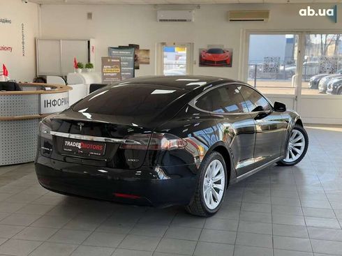 Tesla Model S 2018 - фото 10