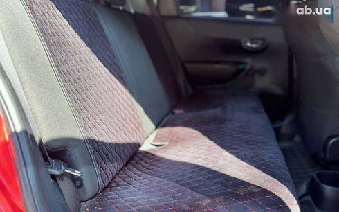 Toyota Yaris 2012 - фото 16