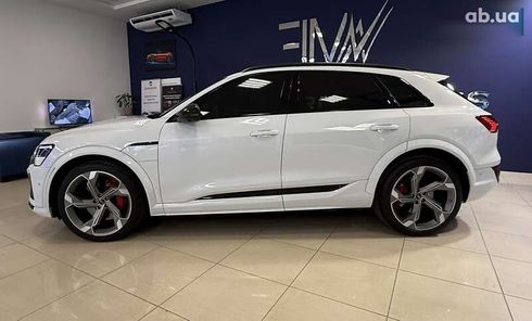 Audi SQ8 e-tron 2023 - фото 23