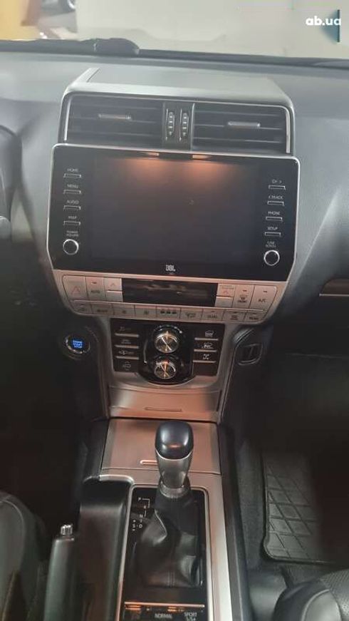 Toyota Land Cruiser Prado 2021 - фото 10