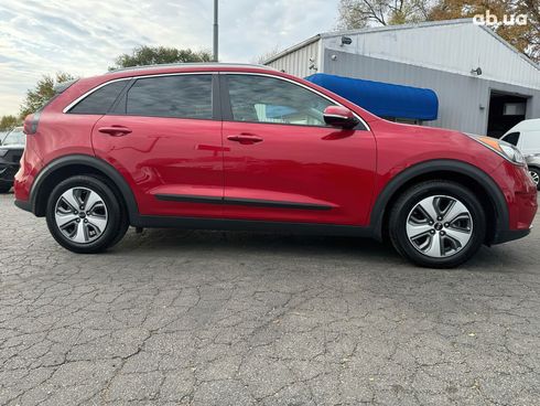 Kia Niro Hybrid 2019 красный - фото 6