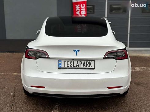 Tesla Model 3 2022 - фото 9
